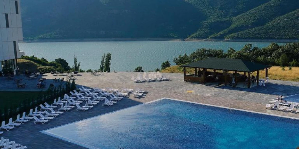 LakeSide Hotel