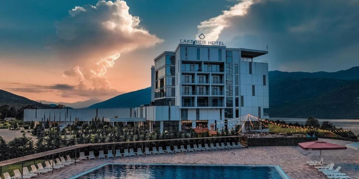 LakeSide Hotel